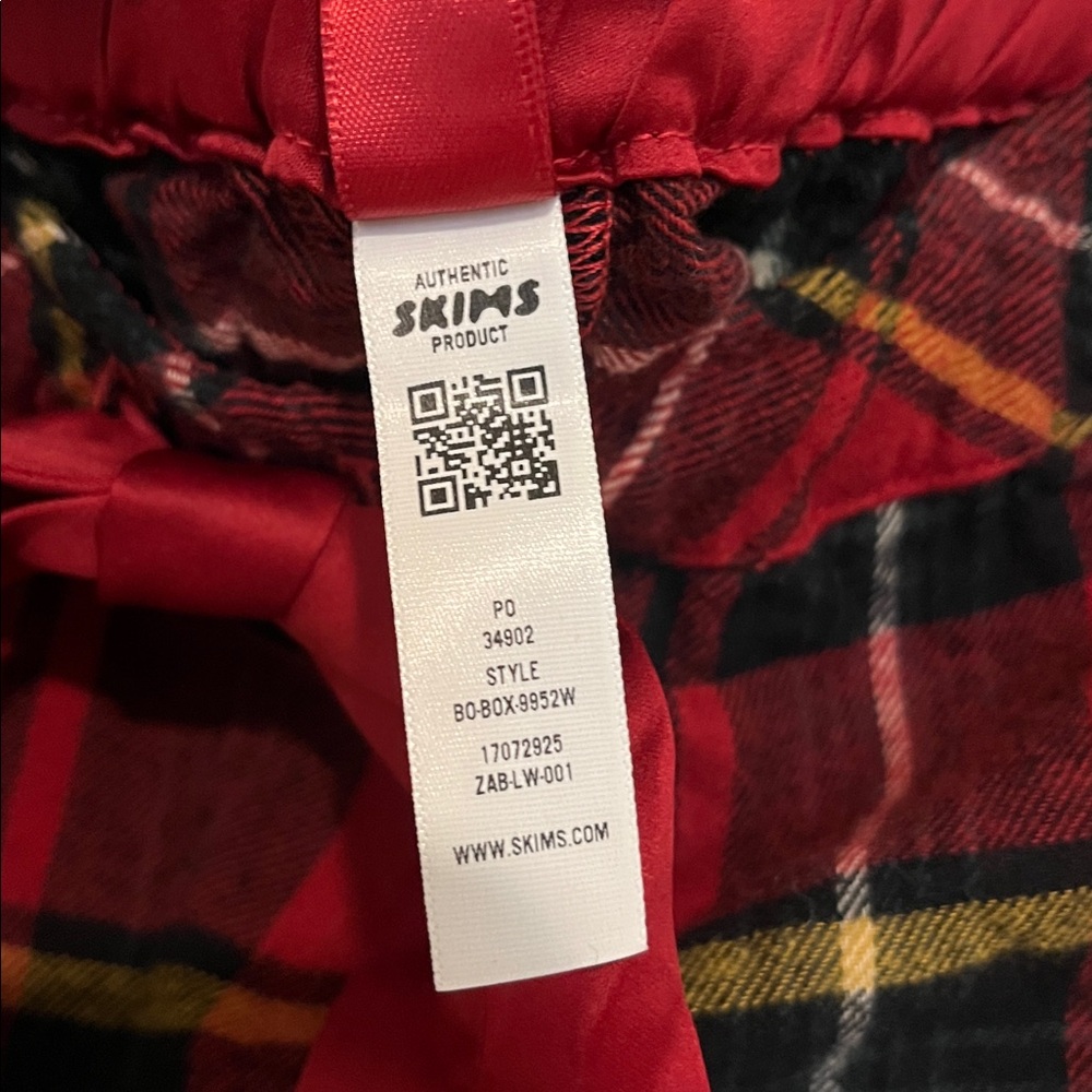 Skims Flannel Micro Sleep Shorts - Picture 12 of 15